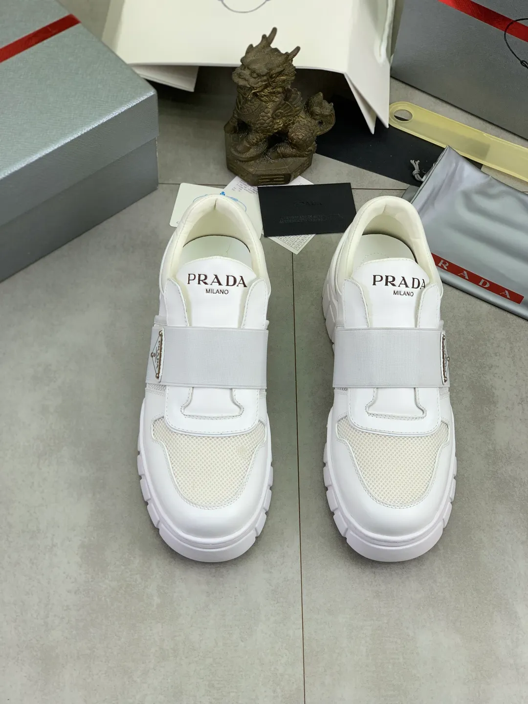 Men's men's shoes P560💰 [Real Price] Popular models are on the official website, 🆘 Trendy brand (Prada) mainly promotes popular models, avant-garde and versatile fashionable men's shoes private version mold opening, cowhide surface splicing 1:1.. Stylish and simple, original imported cowhide lining cowhide feet; the atmosphere and personality are more fashionable, eye-catching and pursuing class. It will subvert the old ideas and be a must-have for fashionistas who want to spend time with you! Must keep it! Tall and comfortable, large and low, high-end quality workmanship. Code number: 38-45 2️⃣optional.